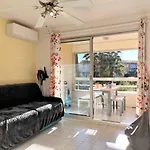 Apartman 4 Pers Avec Terrasse, Clim Et Parking Au Lavandou - Fr-1-251-431 *