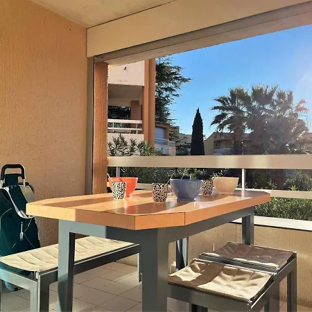 4 Pers Avec Terrasse, Clim Et Parking Au Lavandou - Fr-1-251-431 Апартаменты *