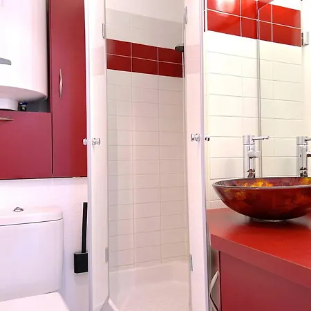 4 Pers Avec Terrasse, Clim Et Parking Au Lavandou - Fr-1-251-431 *