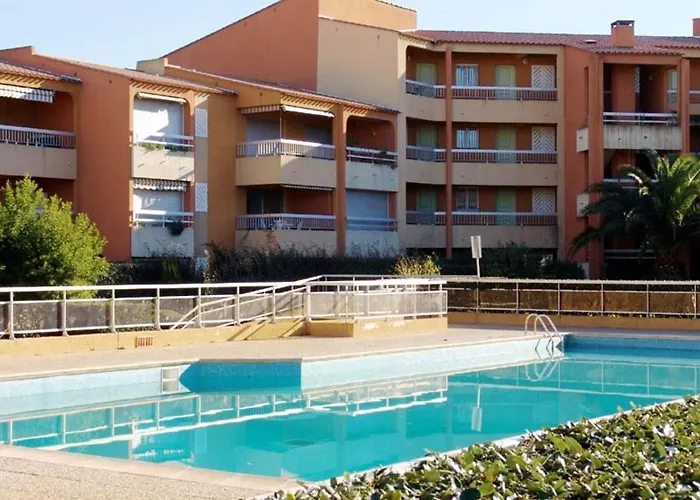 4 Pers Avec Terrasse, Clim Et Parking Au Lavandou - Fr-1-251-431