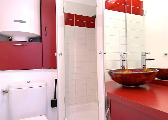 4 Pers Avec Terrasse, Clim Et Parking Au Lavandou - Fr-1-251-431 *